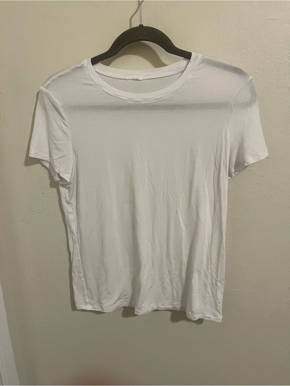 ALO Yoga White Short Sleeve Crew Tee